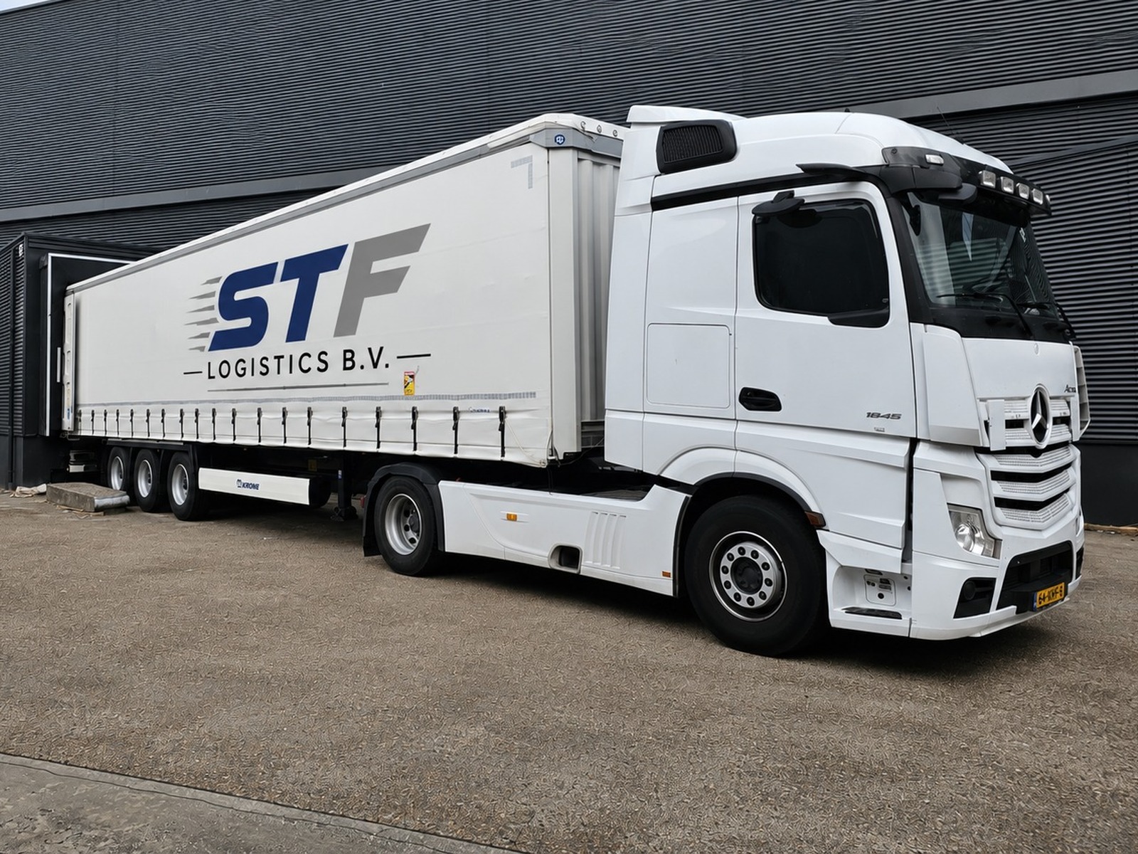 STF Logistics trekker-opleggercombinatie